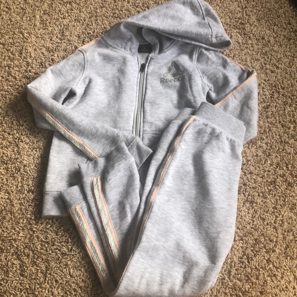 Reebok sweat suit adorable pink sliver ❤️